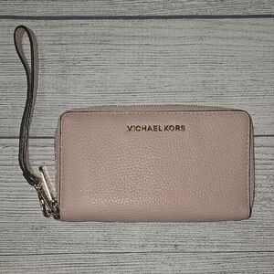 Michael Kors Pebbled Leather Smartphone Wristlet Light Pink/Gold